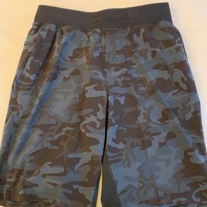 Mens Lululemon t.h.e short lined 9" size small